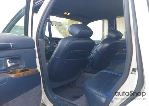 1996 Lincoln Town Car Executive z USA, uszkodzony, nr VIN 1LNLM81W8TY648514